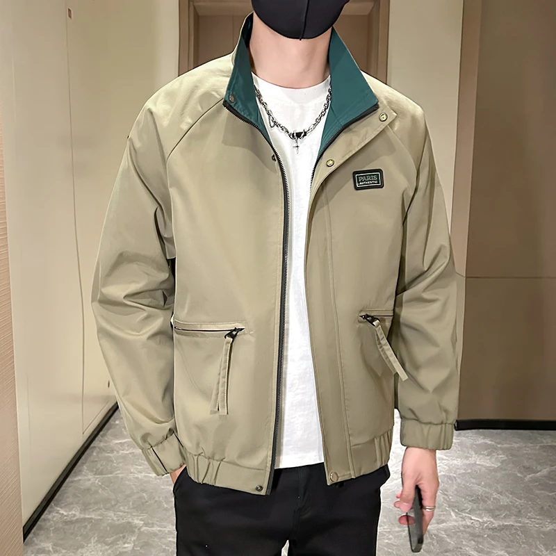 

2025 Men Popular Style Khaki Jacket Stand Collar Utility Cargo Jacket Trendy Streetwear Spring Autumn Coat with Pockets