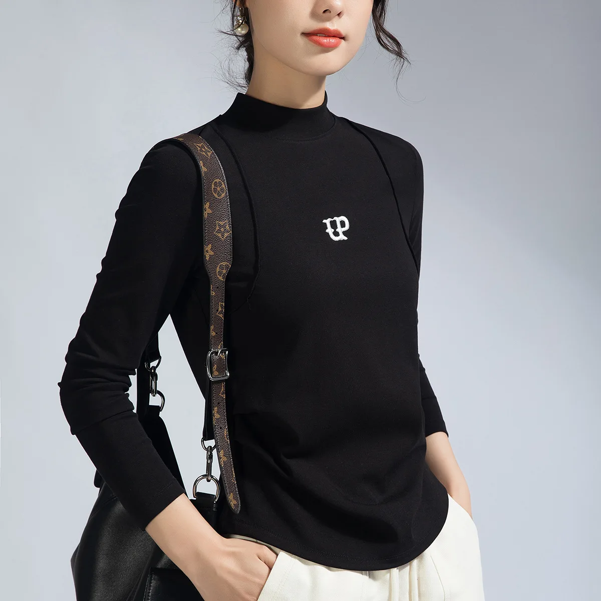 Embroidered Letter Stand Up Collar Long Sleeved T-shirt with Inner Layer, Women's Spring New Fishbone Curved Top