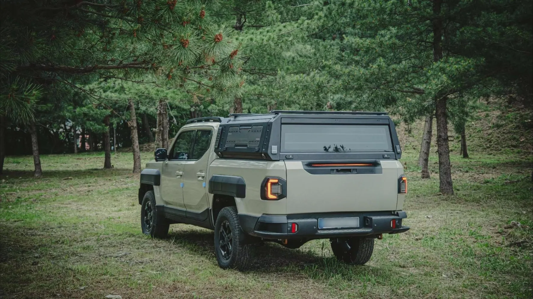 Fast Shipping High Quality 4x4 Pickup Rear Hard Topper Offroad Accessories Canopy for Tasman