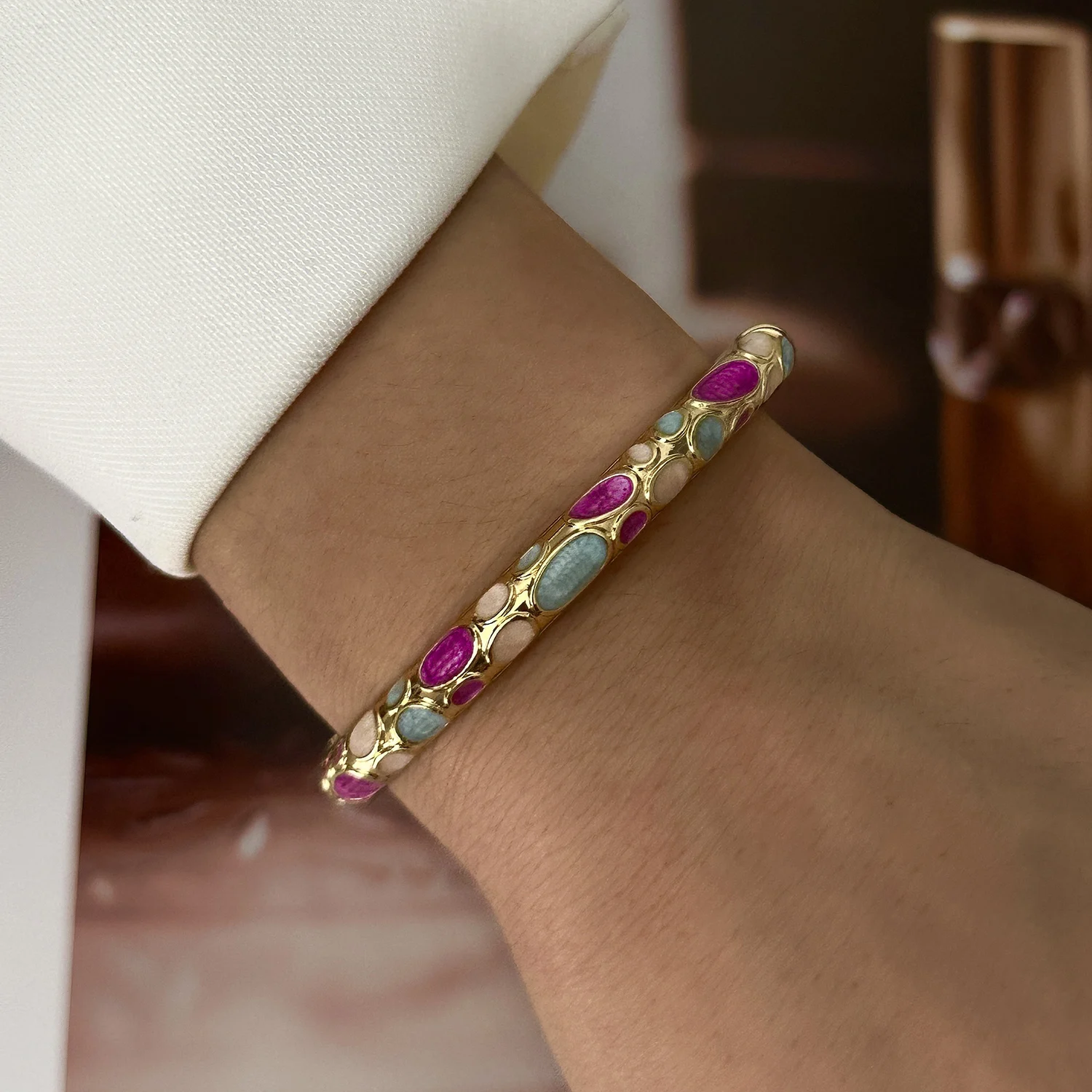 Vintage Emaille-Cloisonné-Armreifen für Frauen mit kleinem Blumenmuster, stapelbare Emaille-Armreifen, Freundschaftsschmuck-Geschenke – Detail 5