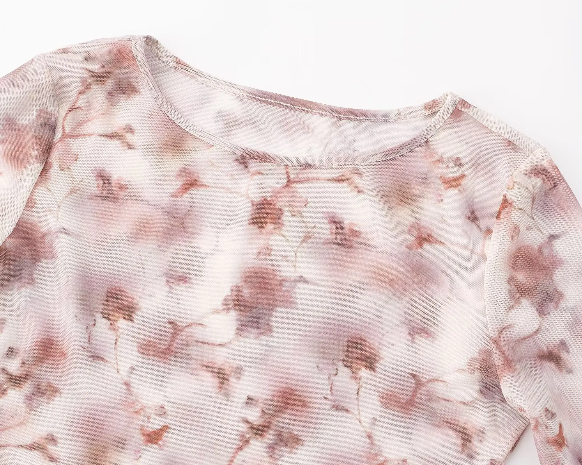 Damen-Mesh-Kleid mit Blumendruck, ausgestellten Ärmeln und Cami-Innenseite, gerüschte, schmale Midi-Kleider