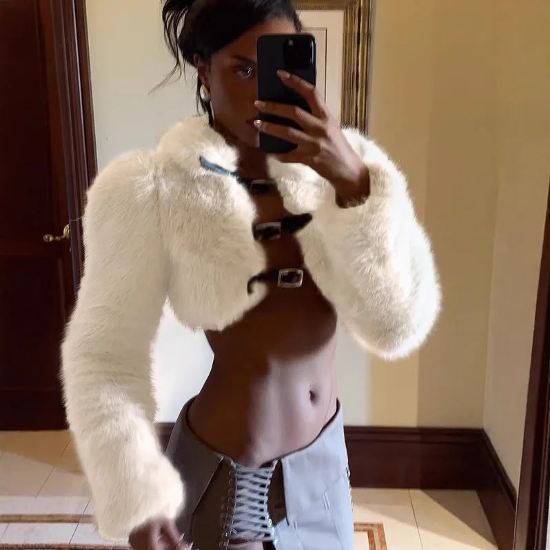 

2025 Winter Faux Fur Short Coats Women Fashion Luxury Metal PU Leather Buckles Turn Down Collar Long Sleeve Thick Warm Jackets