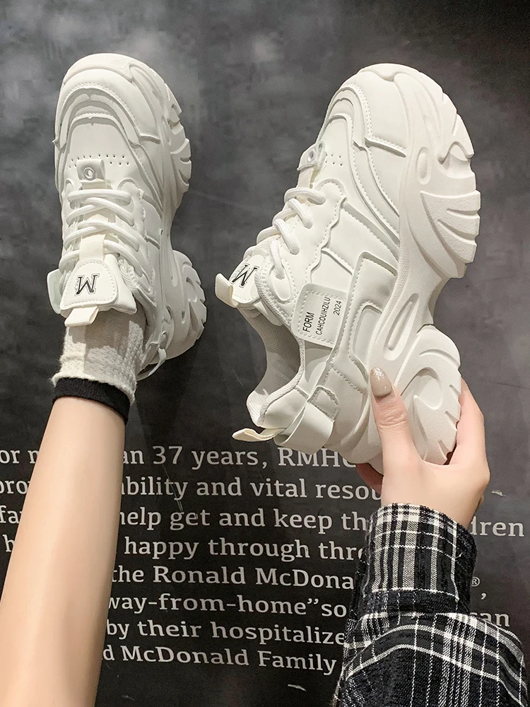 Scarpe tacchi da donna Sneakers rosse Tennis piattaforma femminile donna scarpe da ginnastica Casual rosa suola spessa 2024 rose Fashion Med Cotto