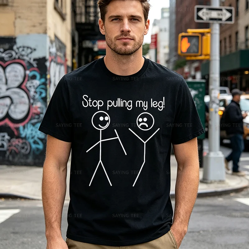 Lustiges T-Shirt mit dem Slogan „Hör auf, mir am Bein zu ziehen“, Y2k Humorvolle Strichmännchen-Slogan-T-Shirts, Humorvolles Strichmännchen-Joker-Slogan-T-Shirt – Detail 3