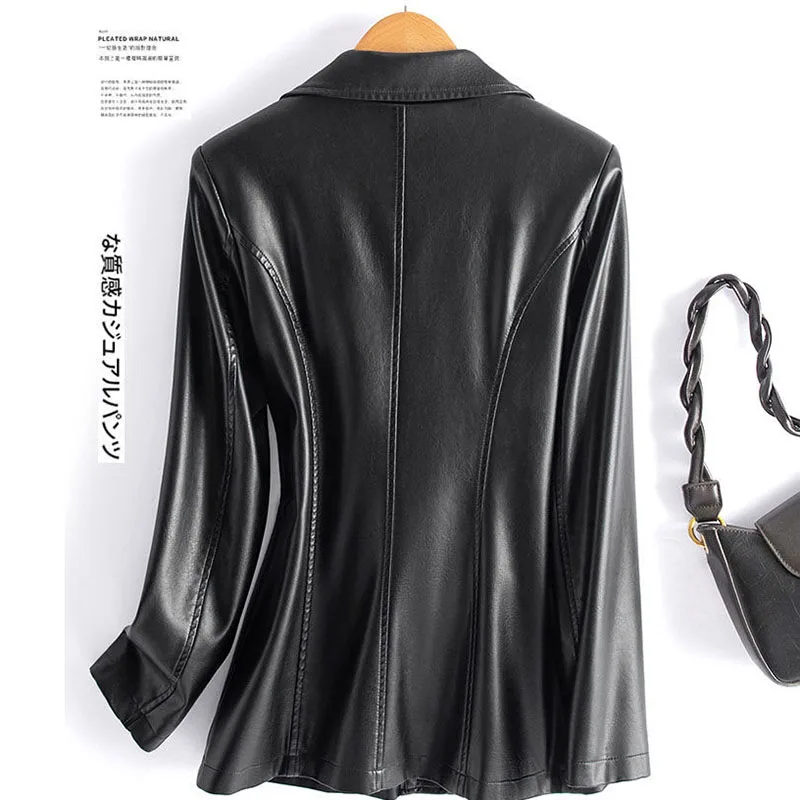 Moda giacche di pelle di pecora donna casual corto cappotti in vera pelle 2025 nuova manica lunga con bottoni ricoperti giacche in vita elastica femminile