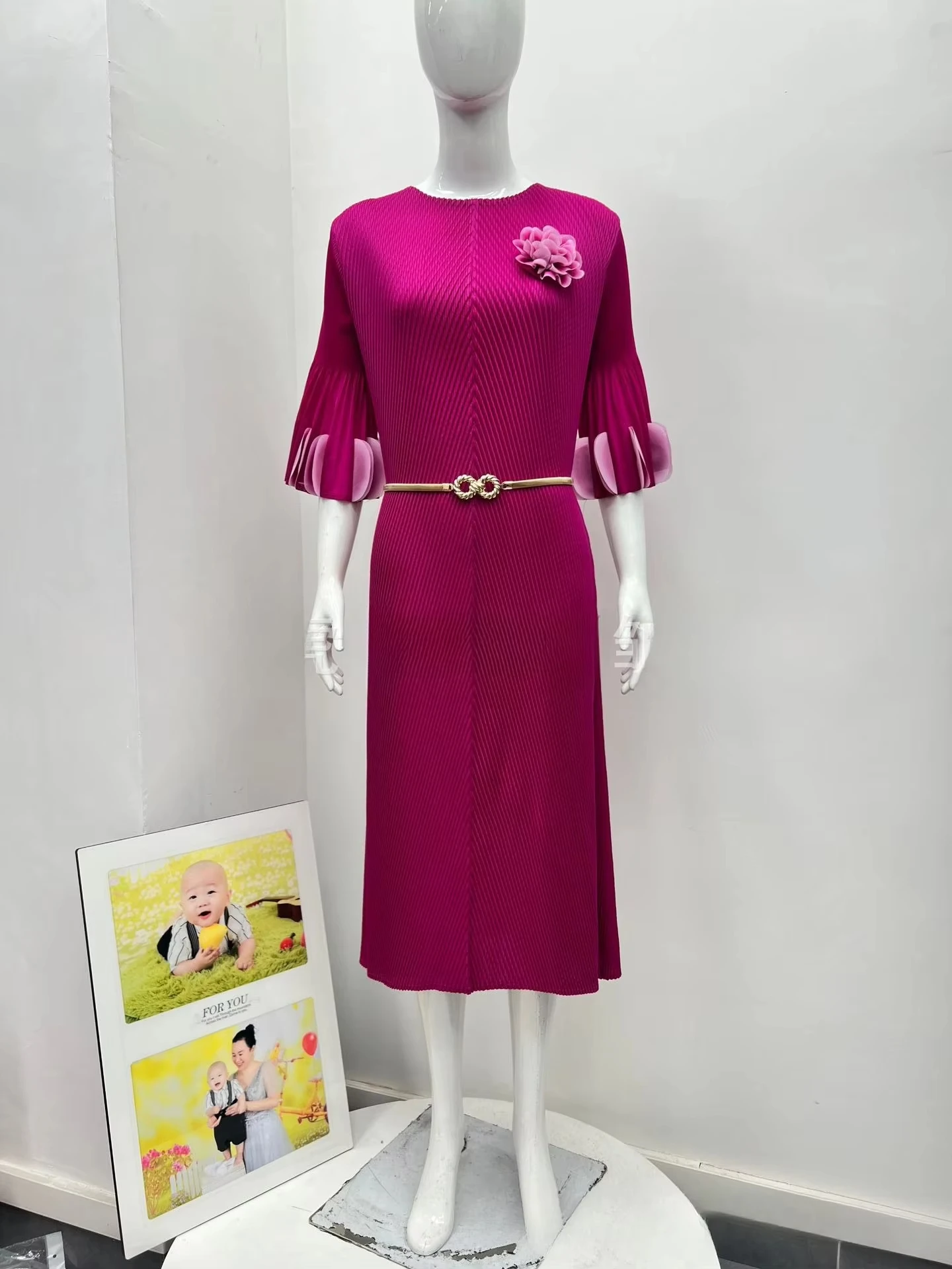 Miyake Fish Scale geplooide losse lichte luxe jurk sticker patch vetersluiting mode elegante middellange en lange jurken dames 2025, nieuw