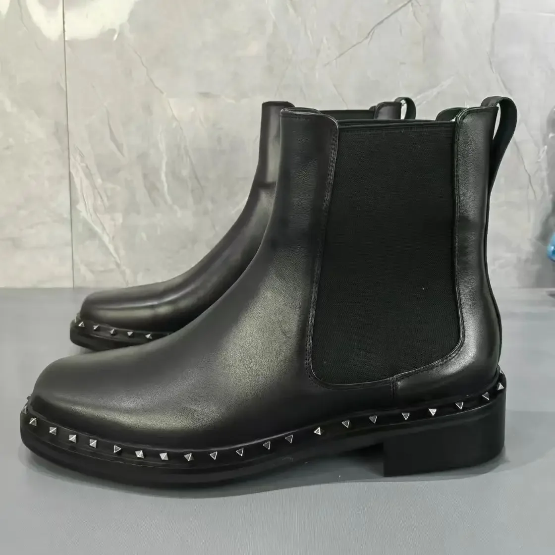 Square Toe Slip On Botas 2026 Tendencia Chunky Low Heels Concise Mature ShoesRivets Bordered Black Leather Short Boots For Men