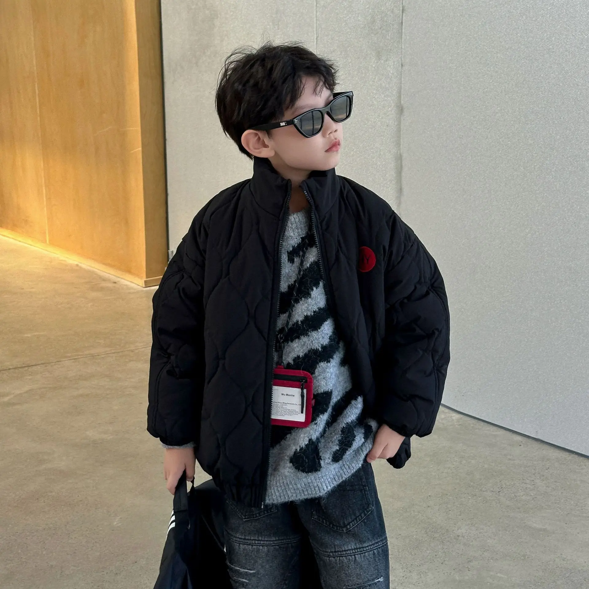 سترة 2025 الخريف والشتاء ملابس الأطفال الجديدة الكورية نمط الفتيان والفتيات موضة الدافئة مخطط البلوزات بسيطة