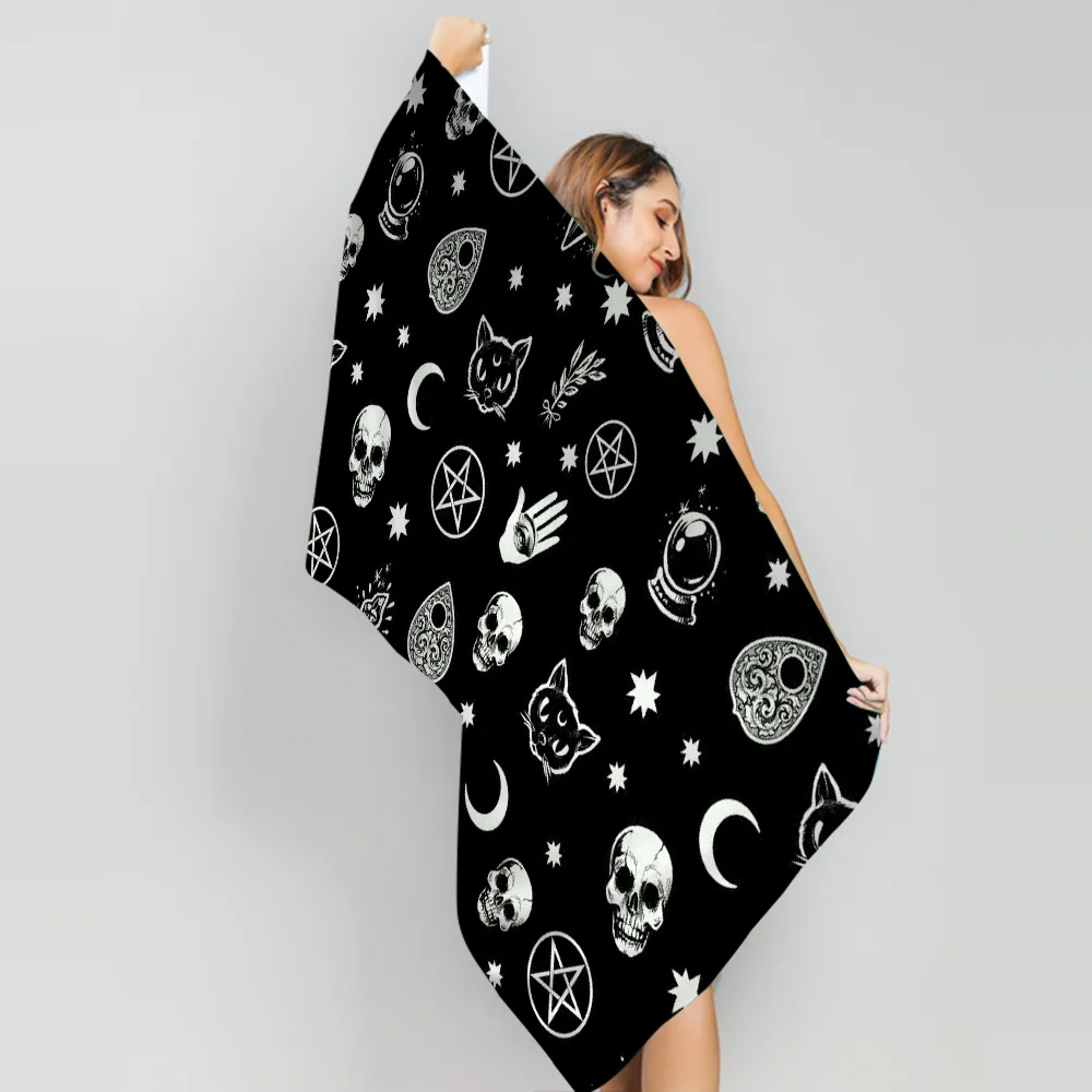 แม่มด Moon Tarot ผ้าเช็ดตัวชายหาดที่มีสีสันผ้าเช็ดตัวสําหรับสาวไมโครไฟเบอร์แห้งเร็วทรายที่กําหนดเองฟรีชายหาดโยคะสปายิมสระว่ายน้ํา
