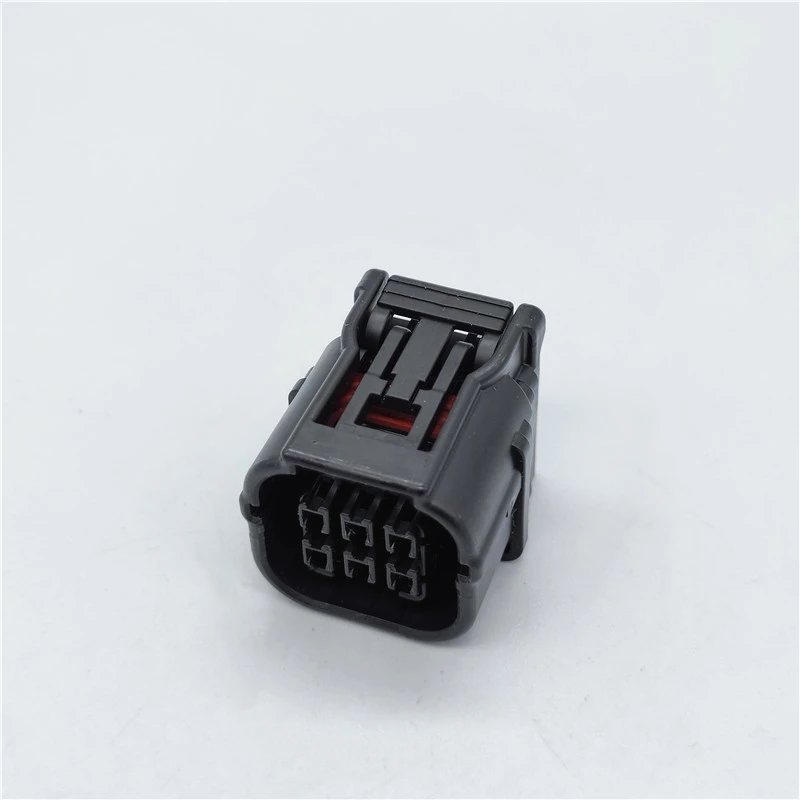 

10 PCS Original and genuine 6189-7040 automobile connector plug housing supplied from stock