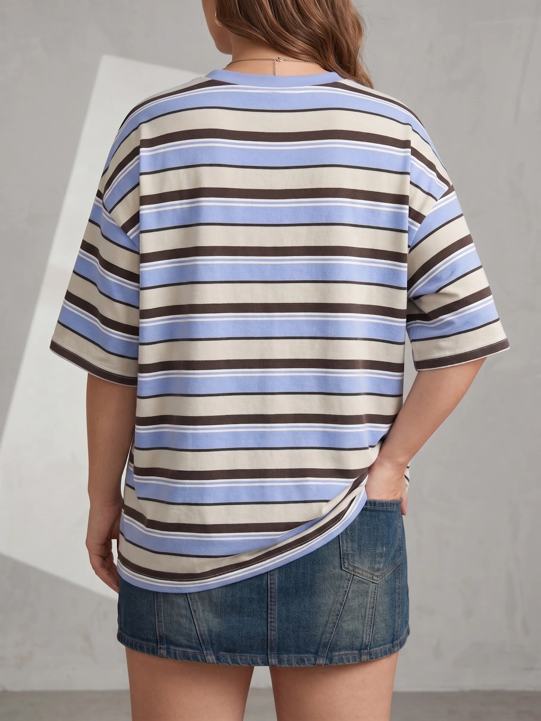 Trendiges, gestreiftes Oversize-T-Shirt für Damen in großen Größen für mühelosen Stil – Detail 5