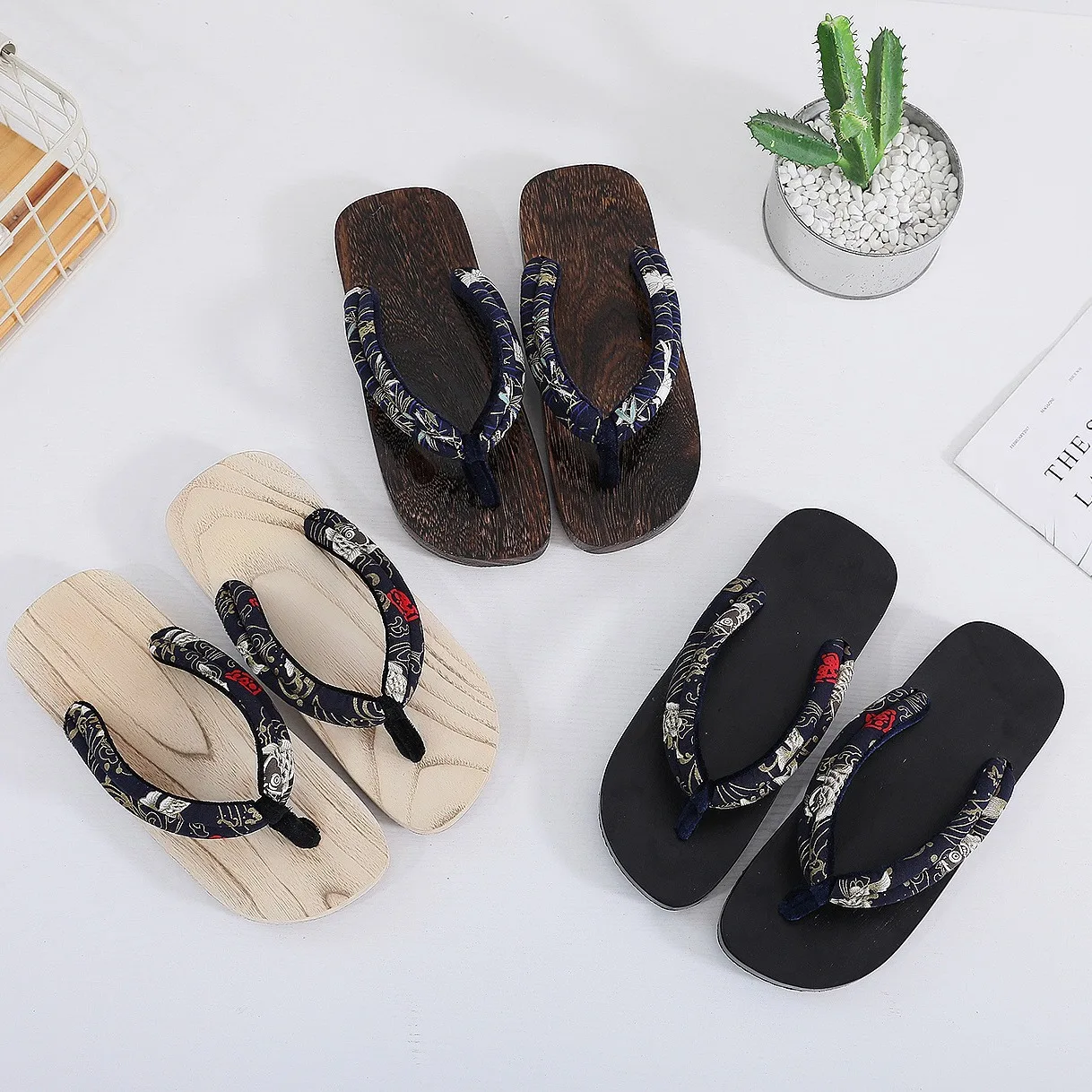 

2026 New Japanese Style Round Toe Flat Heel Geta Flip Flops For Couples Wooden Thong Sandals With Floral Strap