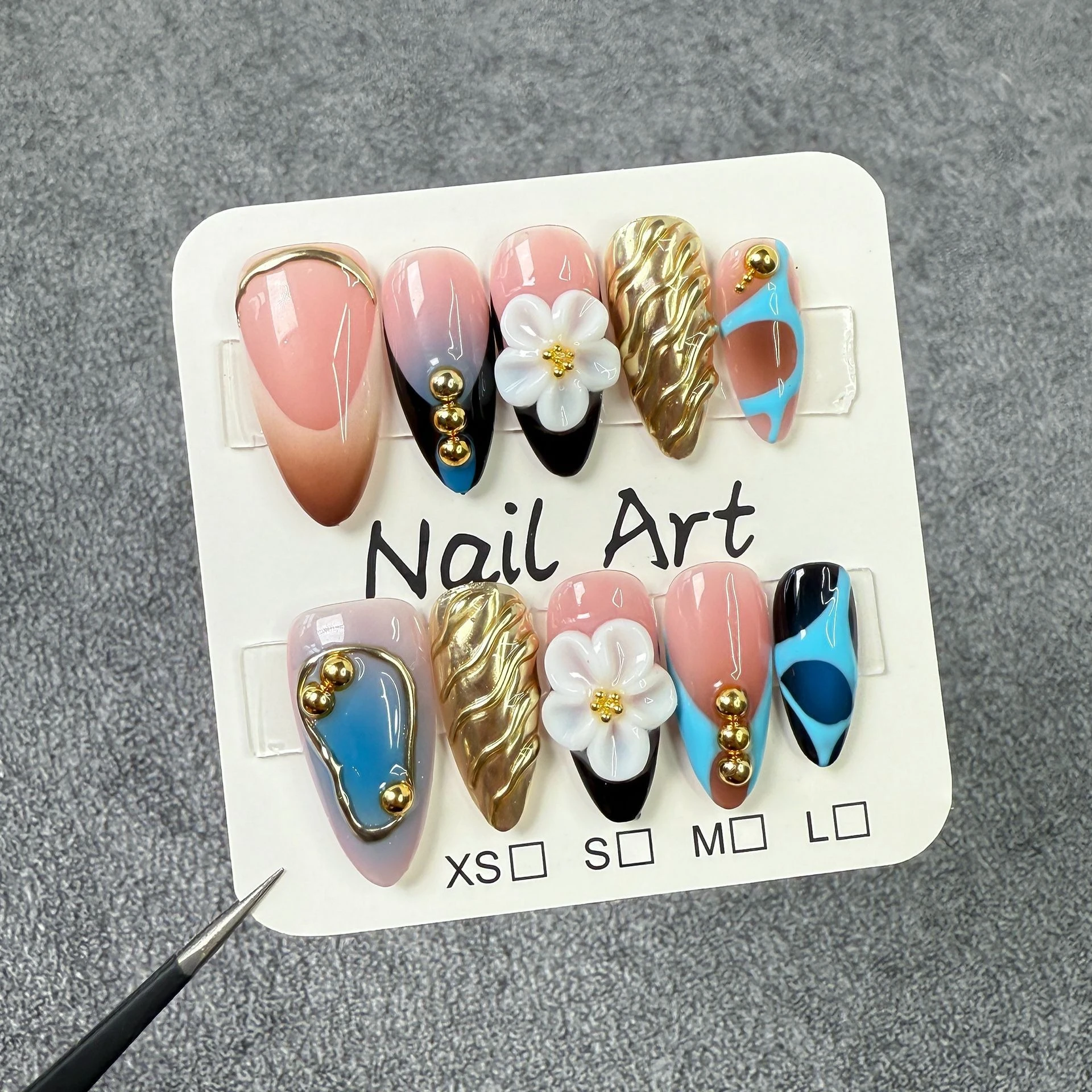 10 Stück Metallskulptur Blume Press on Nails Unregelmäßige Linien Goldenes Kreuz Falsche Nägel Herbst Acryl Fake Nails French Sweet Cool