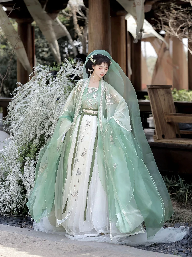 

Оригинальный женский комплект Hanfu в стиле династий Цин и Сун: блузка до талии и юбка, очень нежный, для повседневной носки, весенний, размер S.