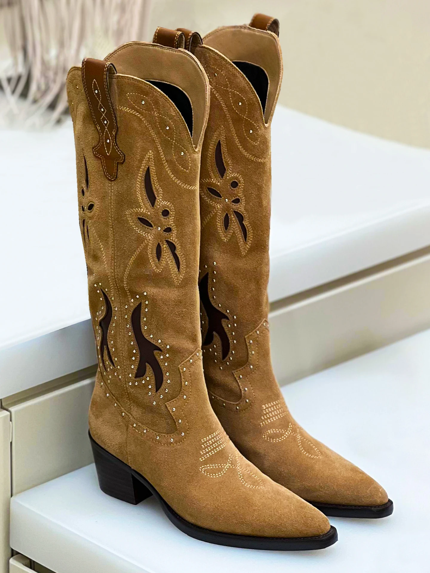 2026 New Brown Embroidered Heel Boosting Large Size Fashion Boots Retro Pointed Toe High Tube Knee Western Cowboy Boots