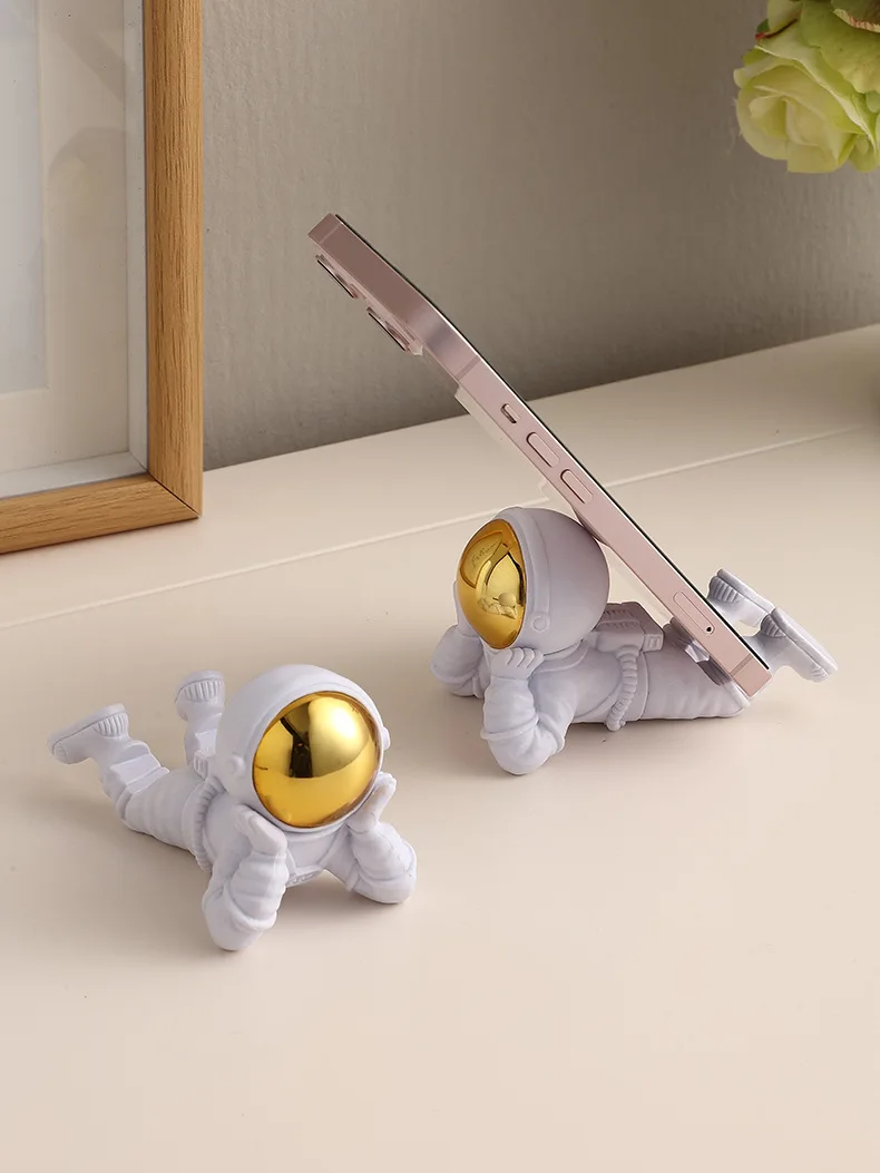 

Cute Astronaut Mobile Phone Holder For iPhone Tablet Desktop Holder Universal Cell Phone Stand Home Decoration Ornament