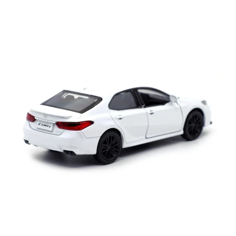 1:36 Toyota Camry XSE High Simulation Pull Back Car Model Car Metal Diecast Alloy Toy Car for Kid Gifts Collection