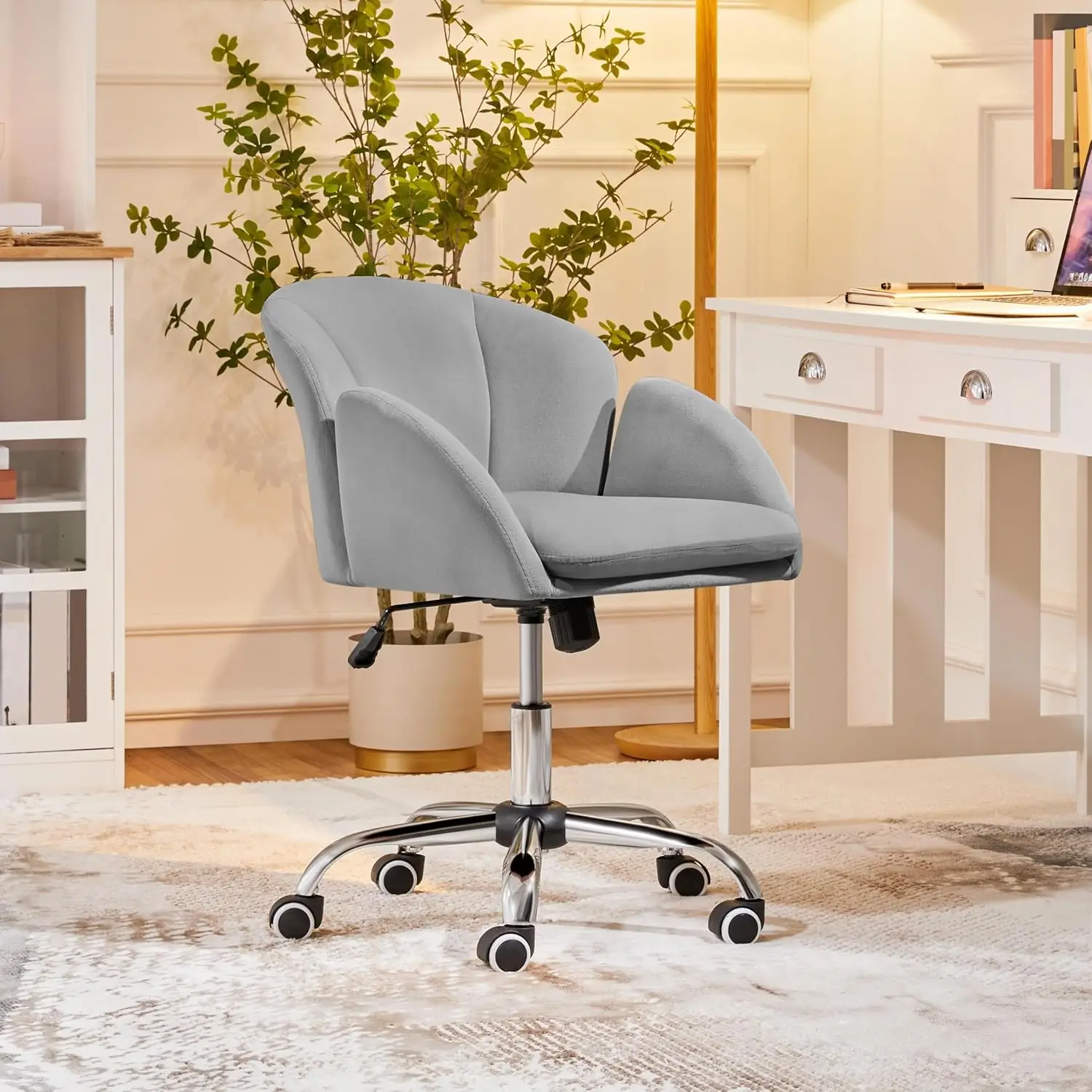 

Cute Velvet Desk Chair for Home Office, Vanity Chair with Armrests for Bedroom Modern Swivel Rolling Chair for Women Light Gray