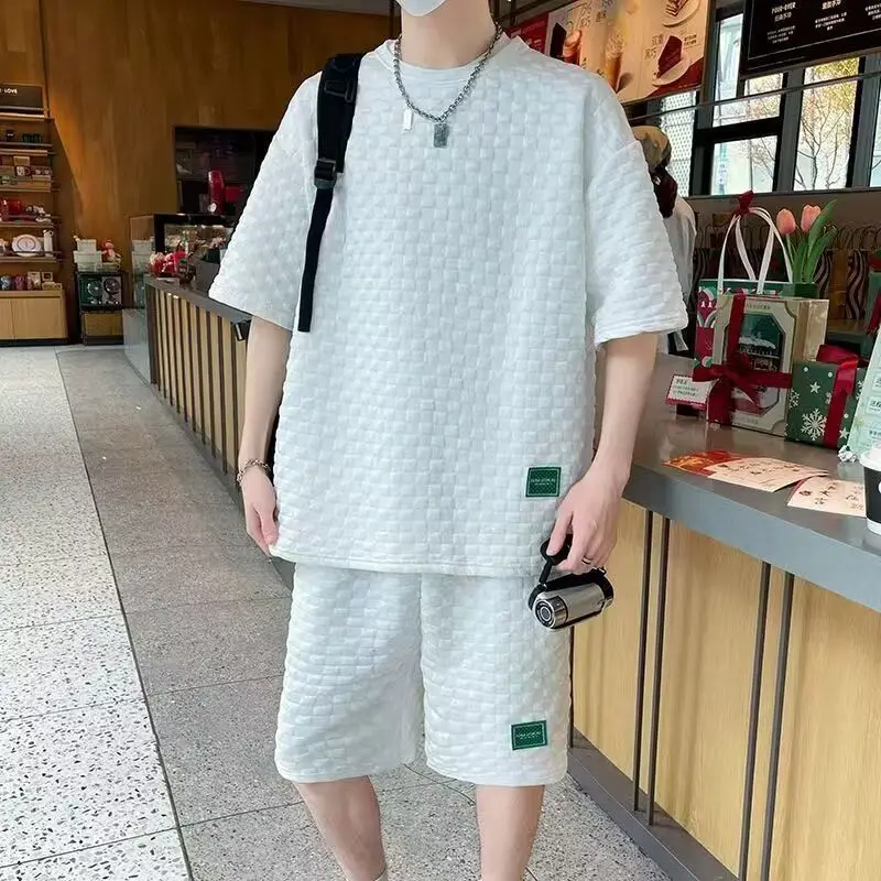 

Мужской летний спортивный костюм из двух предметов: футболка и шорты, повседневный, в корейском стиле, модный, трендовый.