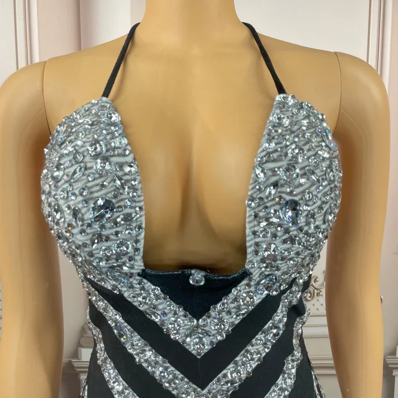 セクシーな黒のベルベットのラインストーンパネルロンパースホルタージャンプスーツポールダンス衣装女性ステージフェスティバル衣装絶賛服 XS4947