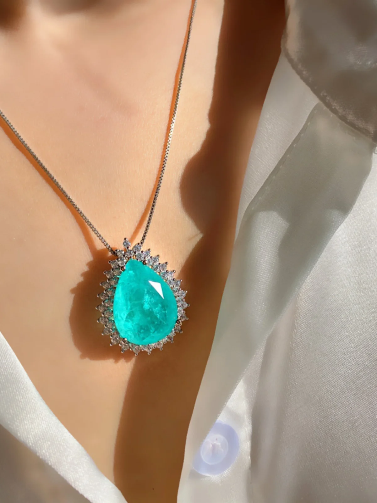 

Long Women's Nelace Drop Gemstone Micro-Setting Paraiba Ocean Heart Pendant Sweater Chain Faion Jewelry Accory