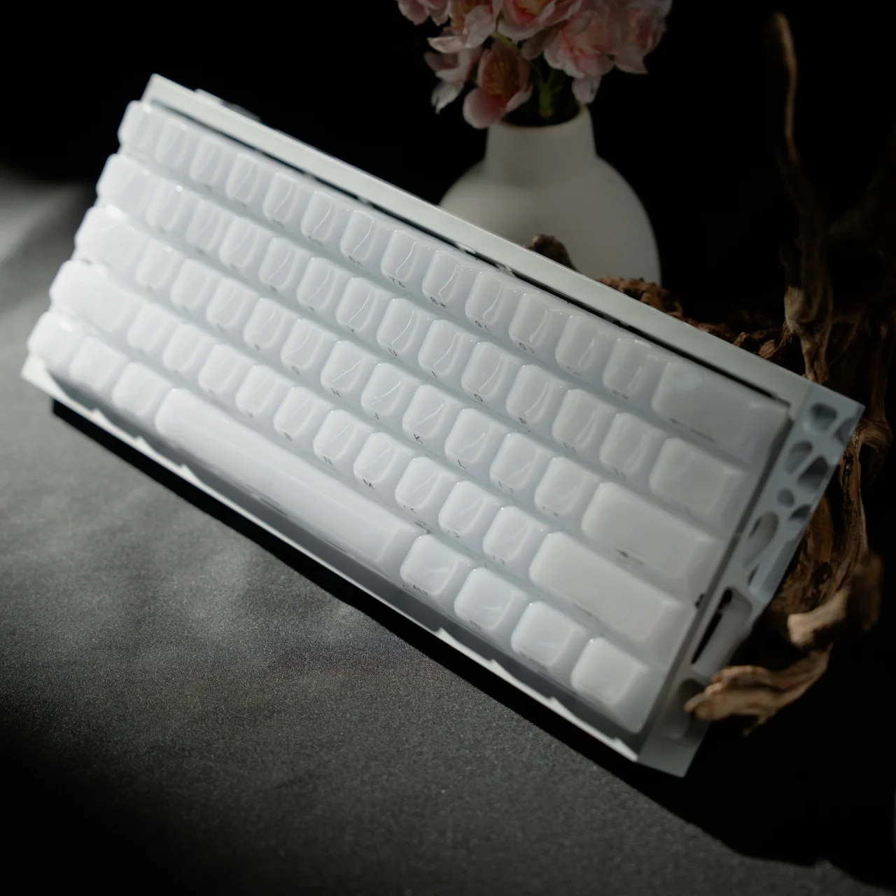 مجموعة أغطية مفاتيح مطبوعة جانبية من اليشم الأبيض الحليبي من Womier مكونة من 115 مفتاحًا MDA للوحة المفاتيح الميكانيكية Cherry Gateron MX #6