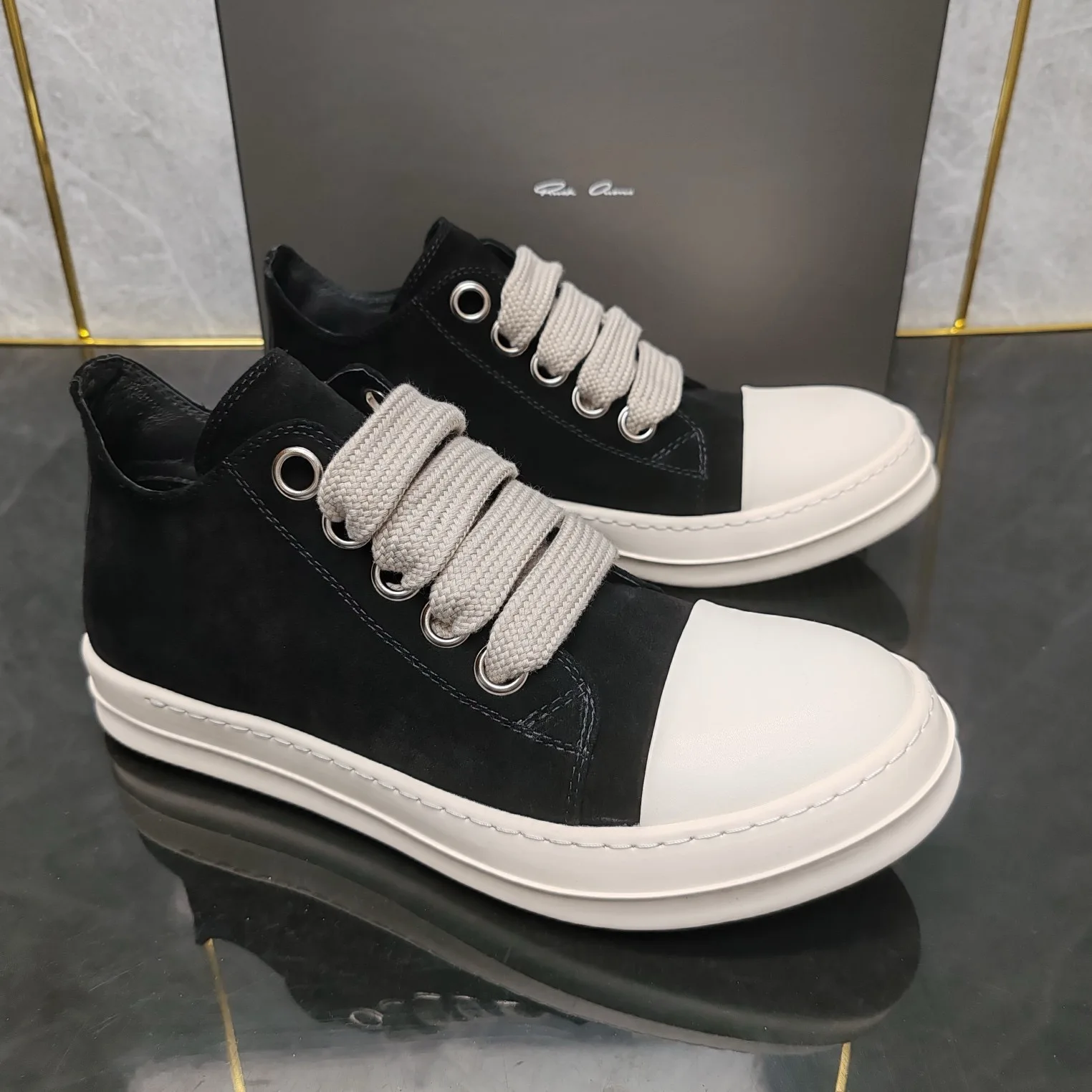 

Low-top new shoelaces ro Joker lace trend thick-soled leisure canvas heighten shoes for men and women with the same niche.