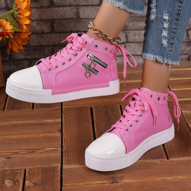 Scarpe vulcanizzate da donna 2025 Primavera e autunno Moda Casual Testa tonda Fondo piatto Rivetti stringati Scarpe da ginnastica decorative.