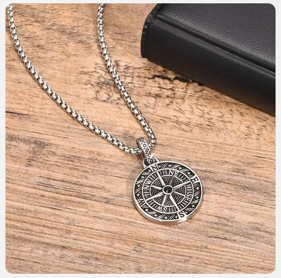 Vnox Legierungs-Kompass-Anhänger-Halskette für Herren und Damen, Edelstahl-Kastenkette, Vintage-Münzen-Richtungs-Amulett, Abschlussgeschenke 2026 – Detail 6