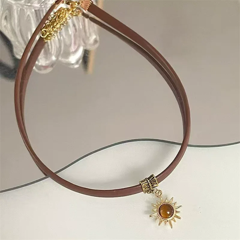 Vintage Stein Sonne Anhänger Braun PU Leder Halsband Halskette Für Frauen 2025, Trendy Herbst Winter Schmuck Großhandel Direkt Verkauf
