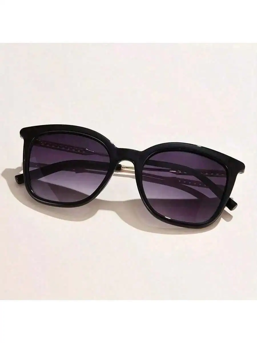 

Womens Retro Oval Fashion Sunglasses With Gradient Lenses Metal Hinges Casual All Season