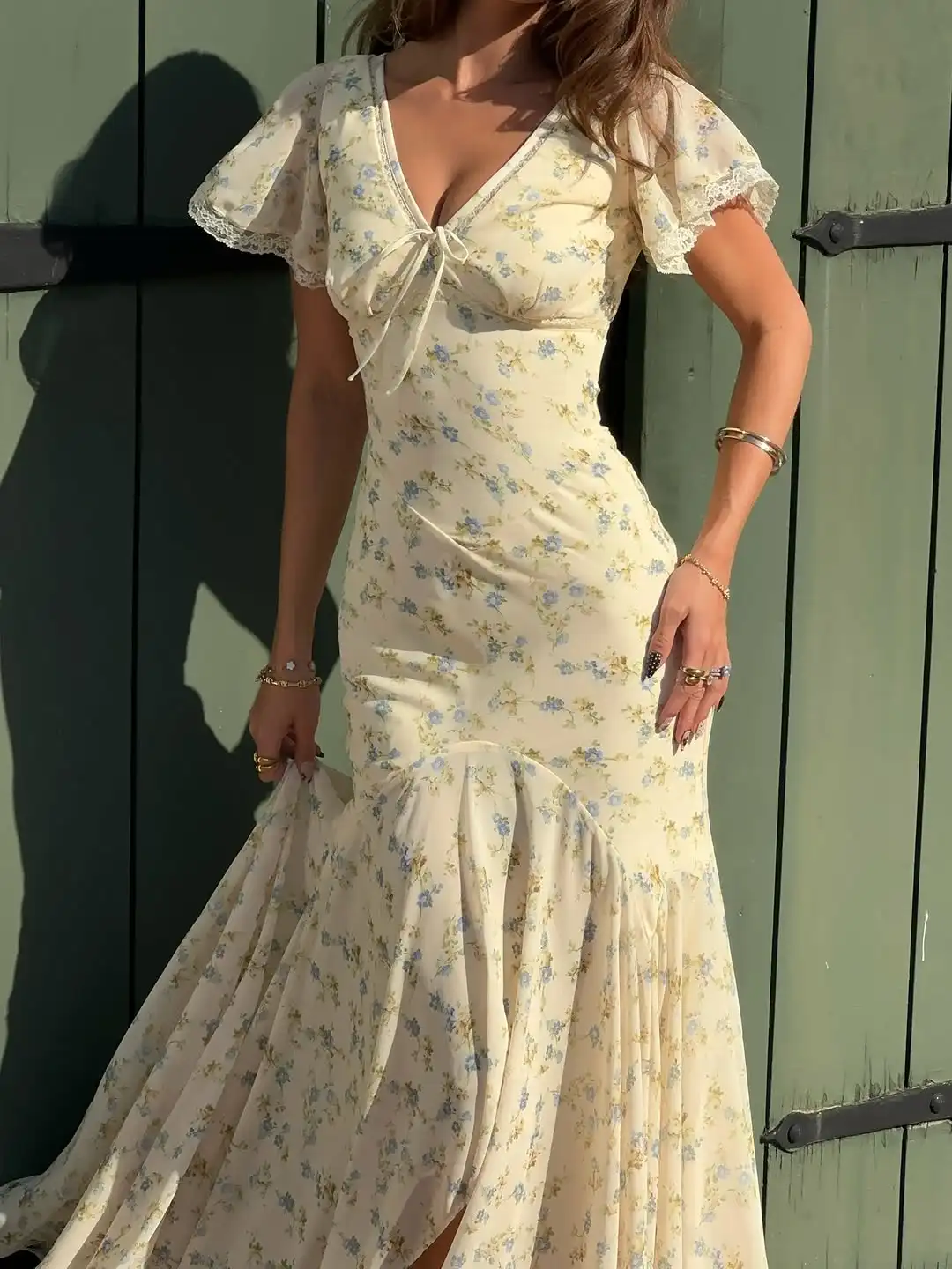 

Элегантное шифоновое макси-платье с принтом для женщин, шикарное, с V-образным вырезом, коротким рукавом, приталенное, облегающее, летнее, для отпуска, 2026