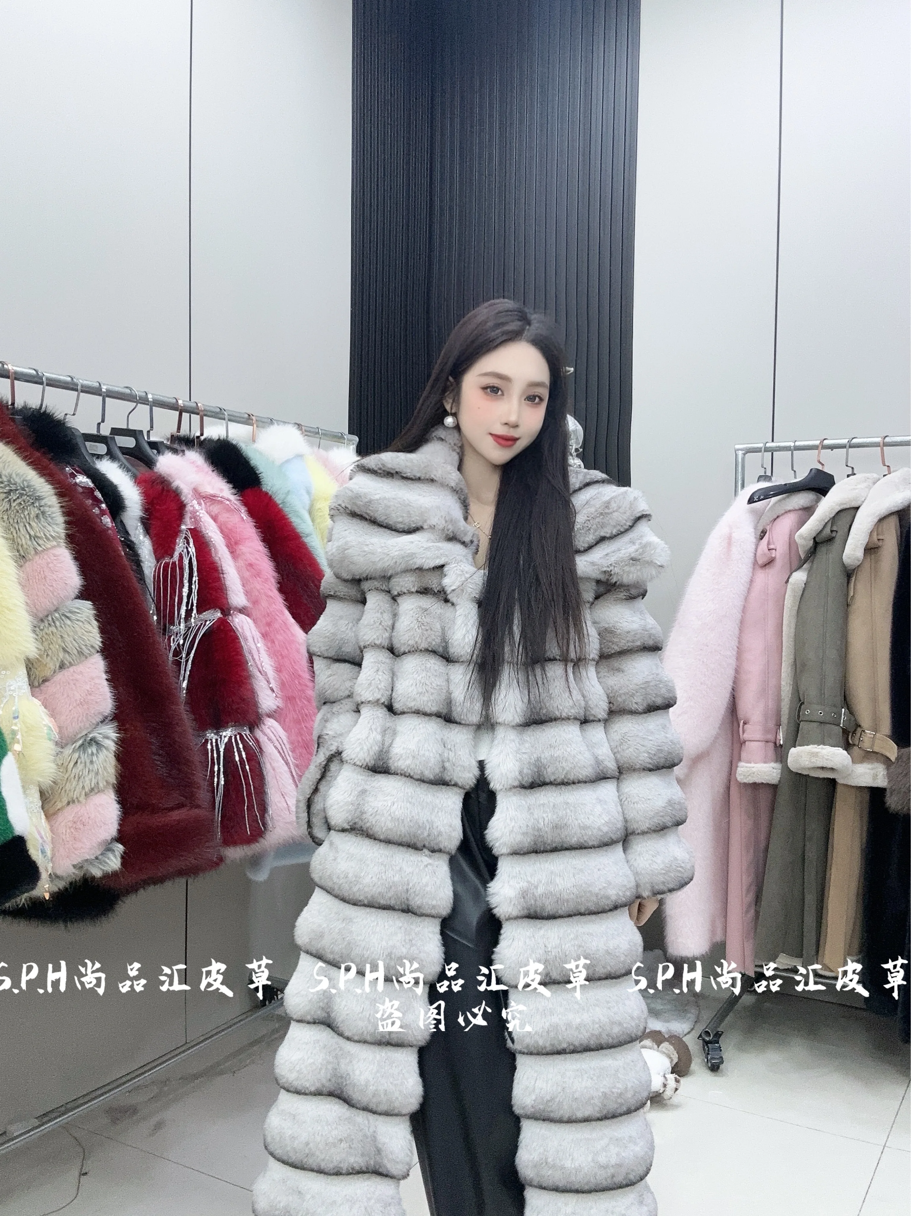 High-end Gray Gradient Totoro Long Coat with Thickened Collar 2025 New Luxurious Fur Winter Coat for Women Fluffy Jacket