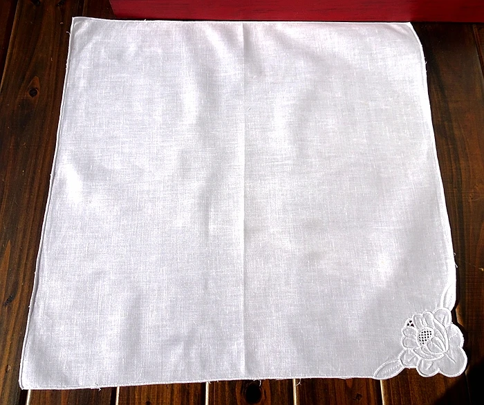 2PCS Cotton and Linen Hand Embroidery Drawing Buckle Lock Process European Napkin about 40CM HandKerchief