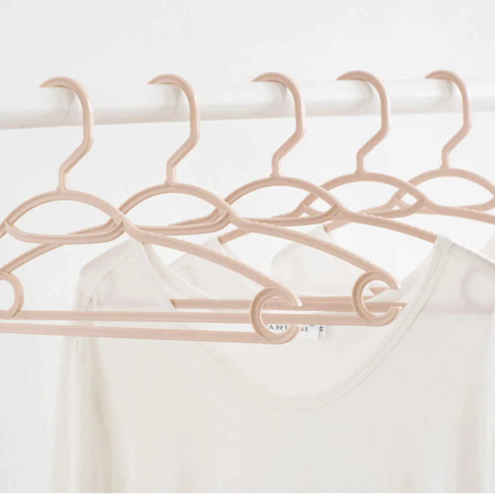 PP Materials Coat Hangers Multi-Functional Recess Design For Closet