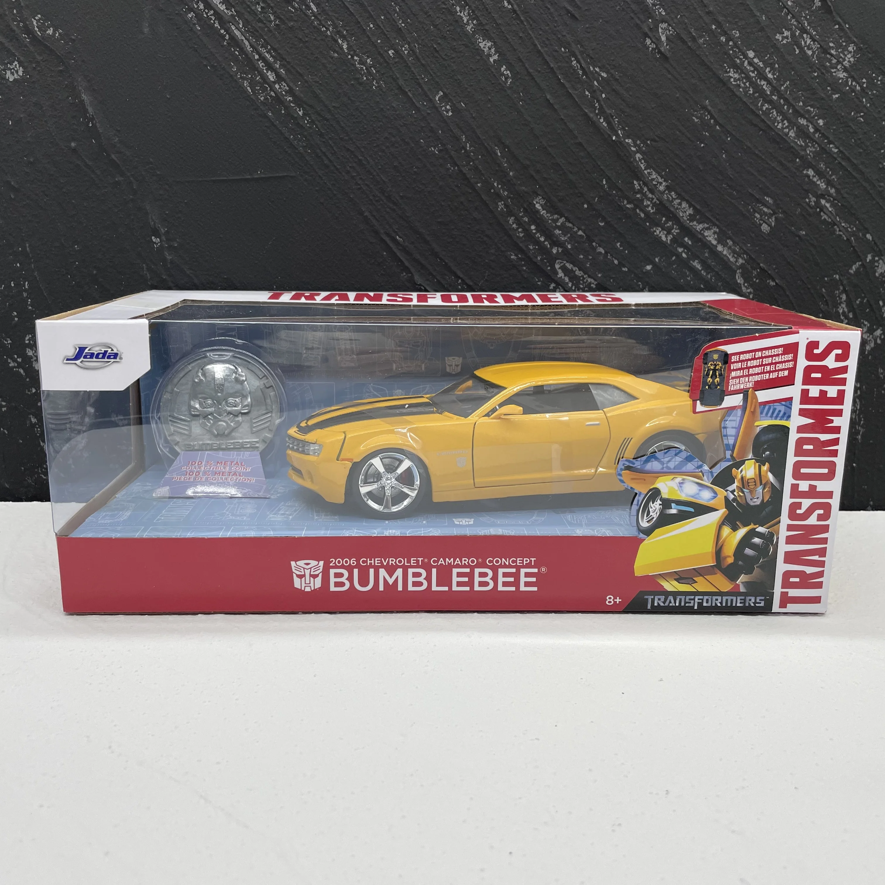 Transformers 1:24 Bumblebee 2006 Chevy Camaro Die-Cast Car w/Robot on Chassis & Collectible Coin, Toys for Kids and Adults