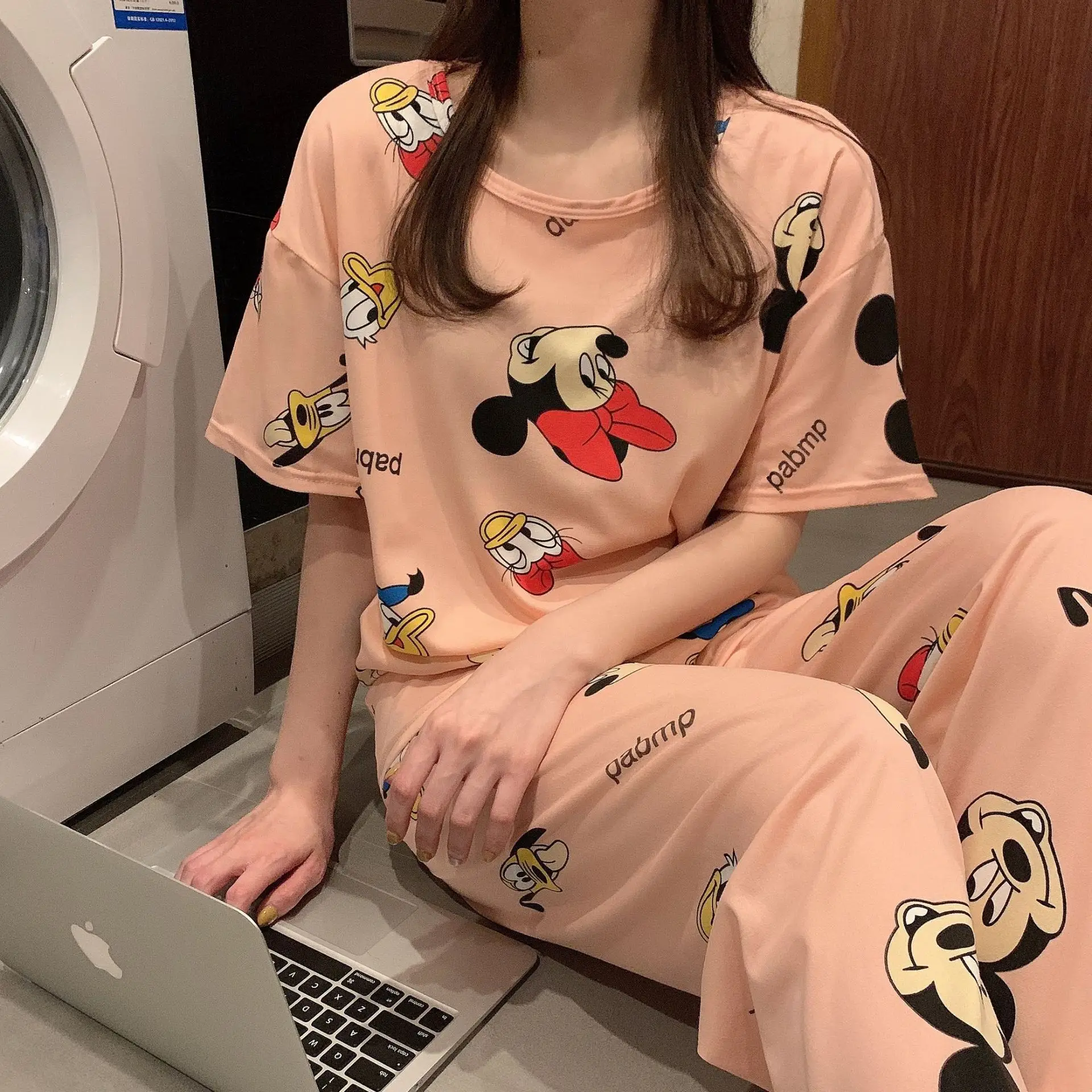 Disney-Pijama con estampado de Mickey y Minnie para mujer, pantalones de manga corta, traje fino de dos piezas, ropa informal para el hogar, Verano