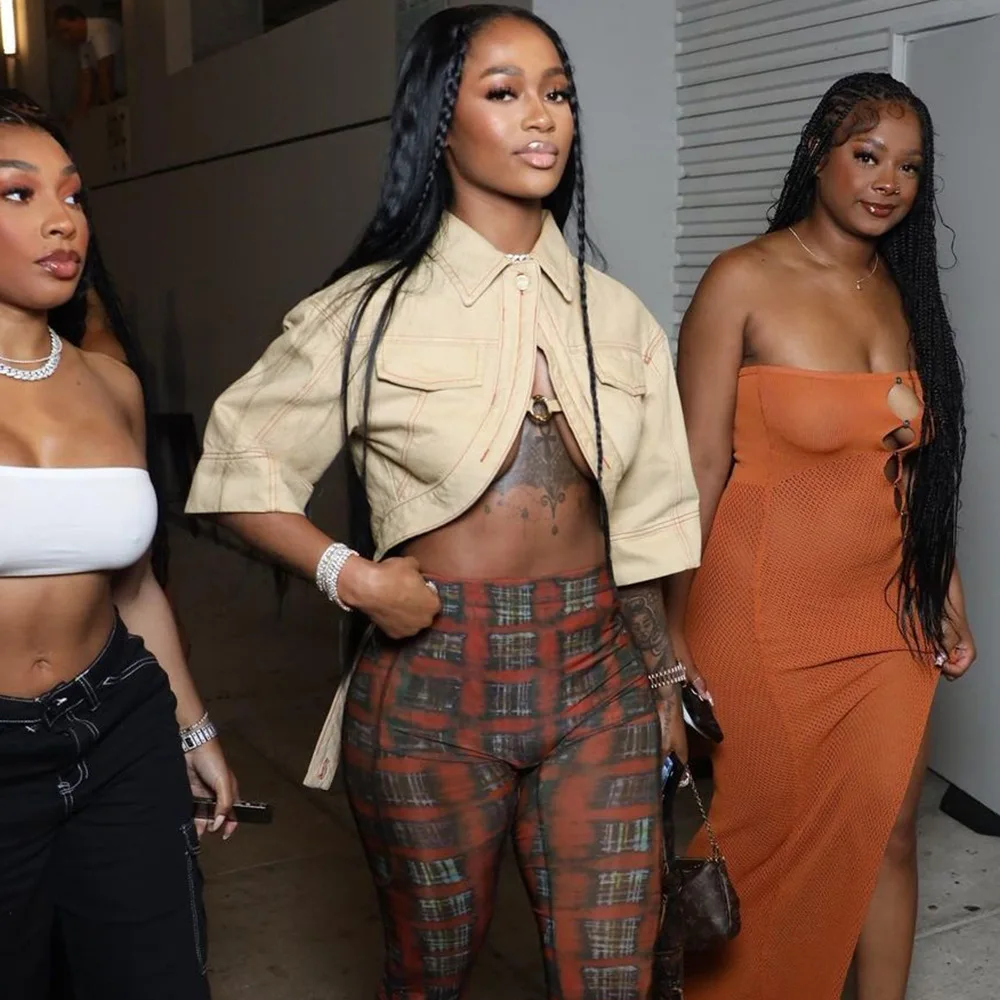 เสื้อคาร์ดิแกนครอปแขนสั้นคอปกสำหรับผู้หญิง ดีไซน์โดดเด่น ทันสมัย เหมาะสำหรับฤดูใบไม้ร่วงและฤดูหนาว สวมใส่สบายๆ สำหรับกิจกรรมกลางแจ้ง