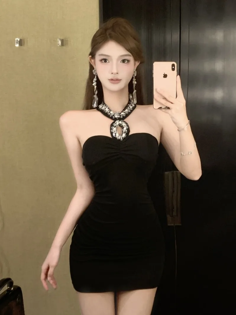   Diamentowa Sukienka Bodycon z Dekoltem w Serek, Seksowna, Dopasowana, z Efektem Drapowania i Wiszącymi Ramiączkami