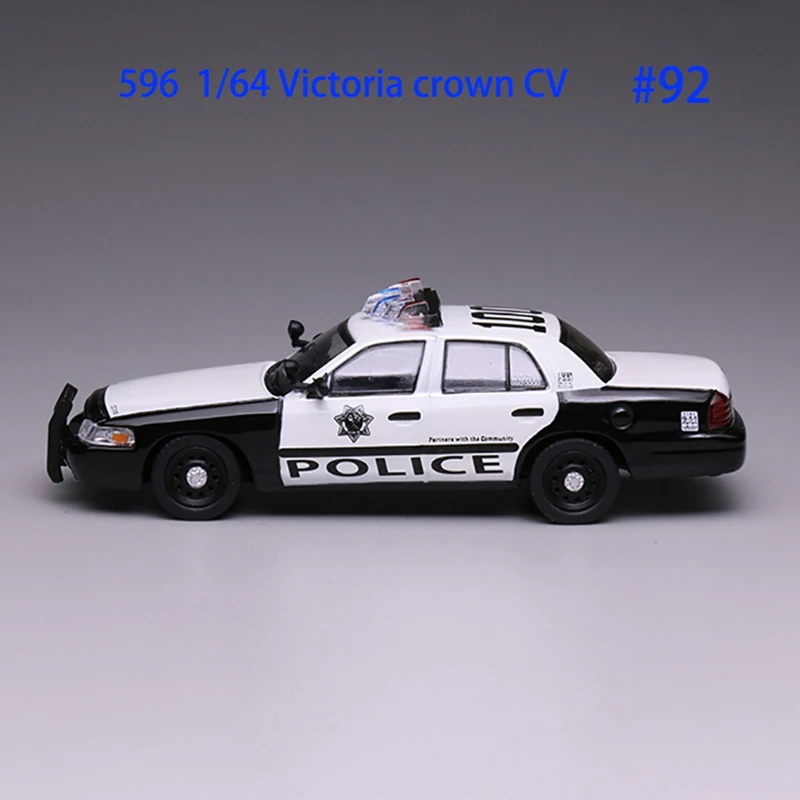 596 نموذج 1:64 نموذج سيارة مصنوع من خليط معدني تاج CV POLICE