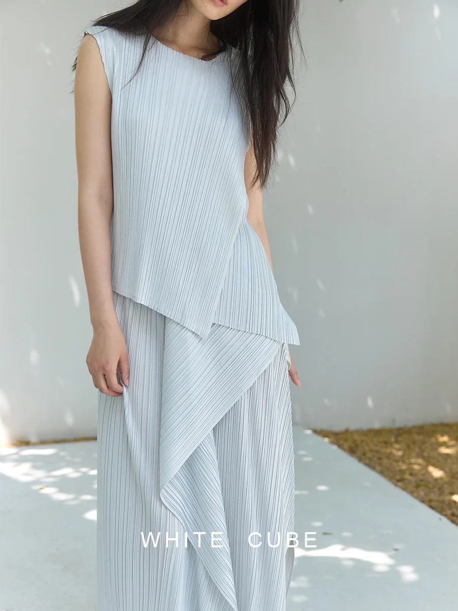 YUDX 2025 ensemble deux pièces plissé sans manches pour femmes haut à ourlet asymétrique et jupe mi-mollet argent décontracté vêtements de mode quotidiens