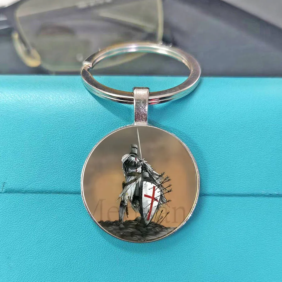 New Knights Templar keychain men's Red Cross Freemason keychain glass lapel keychain hat backpack