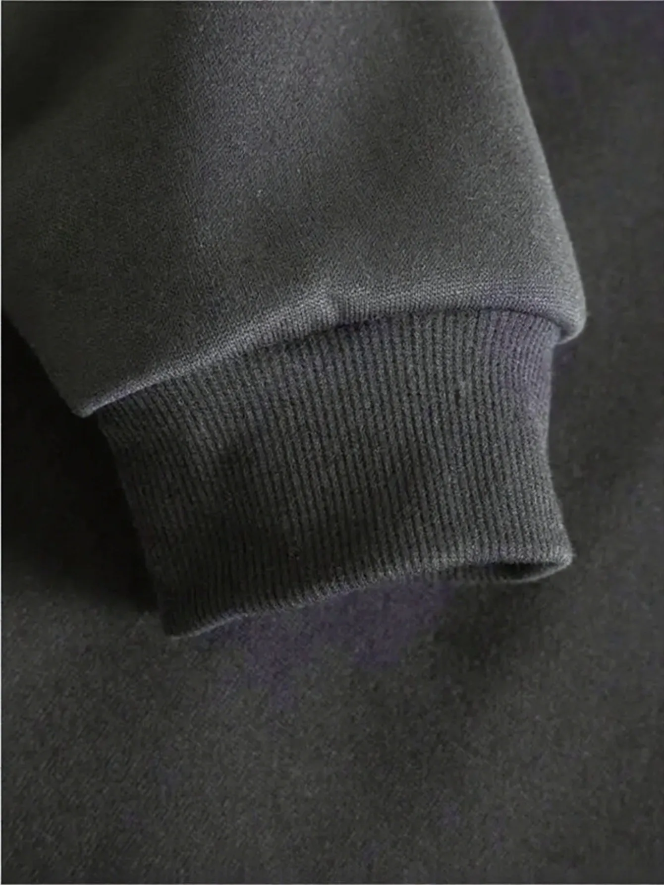 Men's Loose Fit Hooded Sweatshirt 270g, Black Streetwear Pullover, American Style Casual Hoodies, Suitable for Winter Seasons