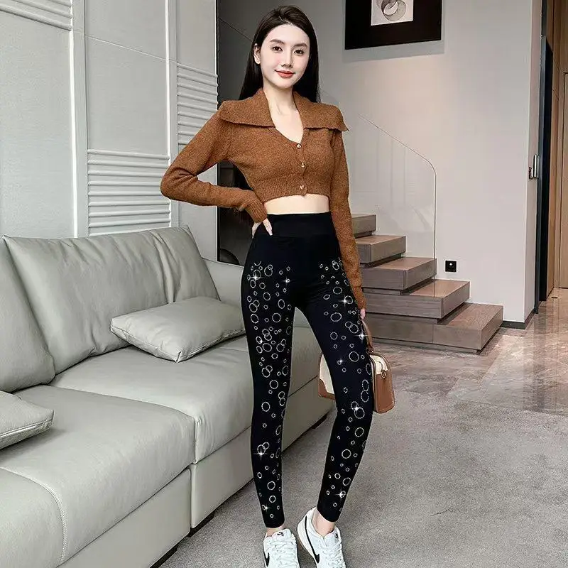 กางเกงเลกกิ้งเอวสูงทรงเข้ารูปผ้าฝ้าย รุ่นใหม่ ฤดูใบไม้ร่วง 2024  ขาเก้าส่วน ปลายขาเล็ก ประดับคริสตัลบริเวณหน้าท้อง...