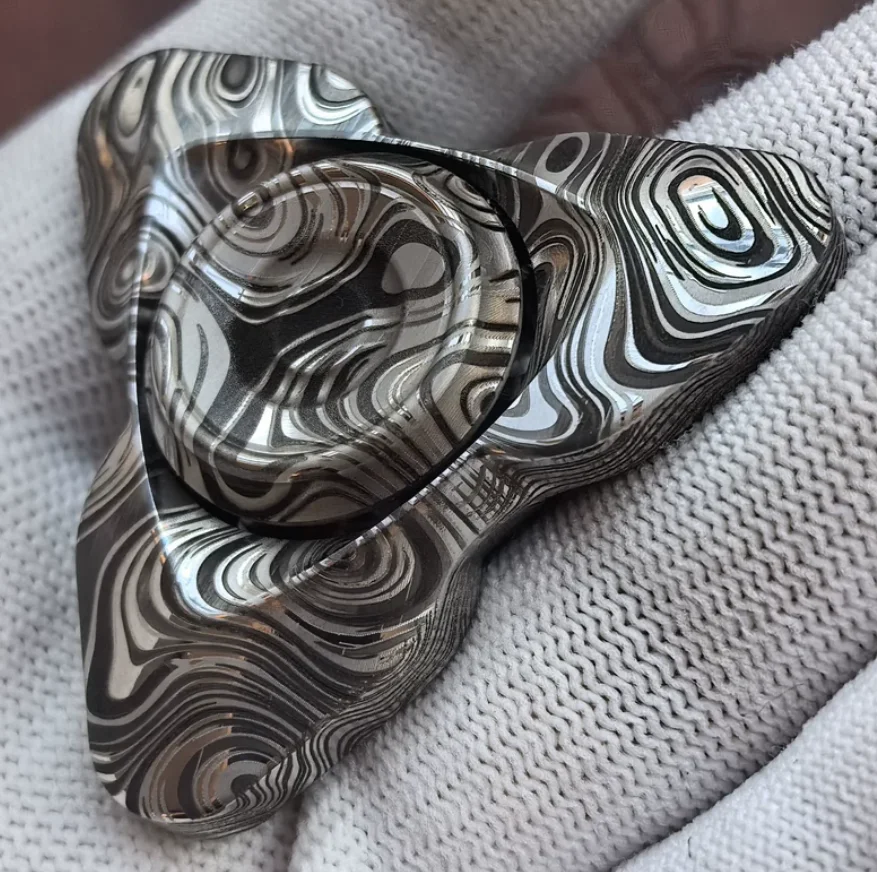 Used EDC Cainiao 2.0 Steel Damascus Pattern spinner Fingertip gyroscope Decompression toys