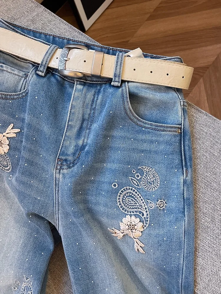 Nuovi jeans da donna con ricamo floreale di design Fodera in pile invernale Pantaloni caldi a gamba larga Pantaloni lunghi casual Pantaloni in denim streetwear