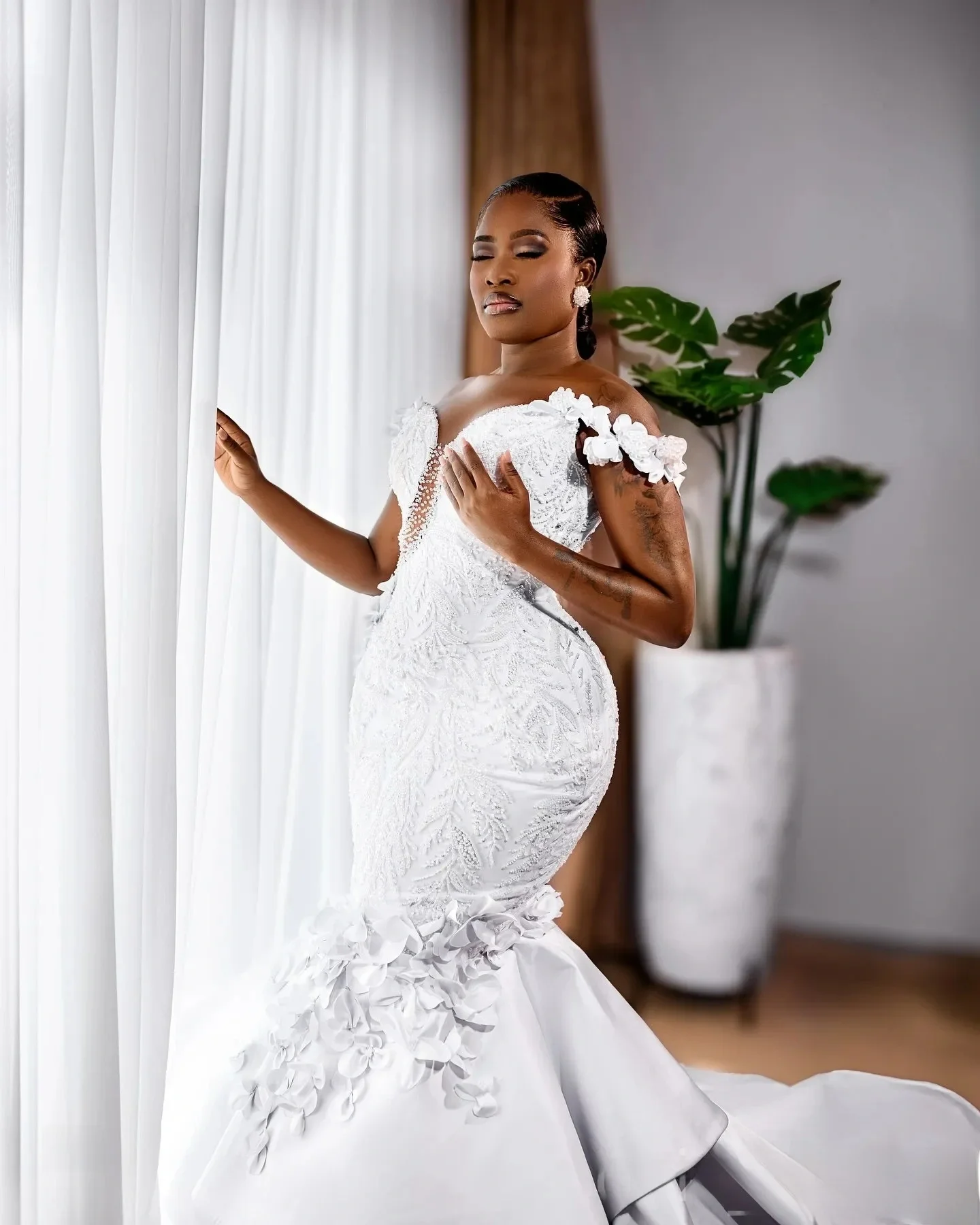 تخصيص قبالة الكتف تسلق الترتر الخرز فستان الزفاف الفاخرة Vestidos Noivas حجم كبير الزهور الصناعية فستان زفاف #2