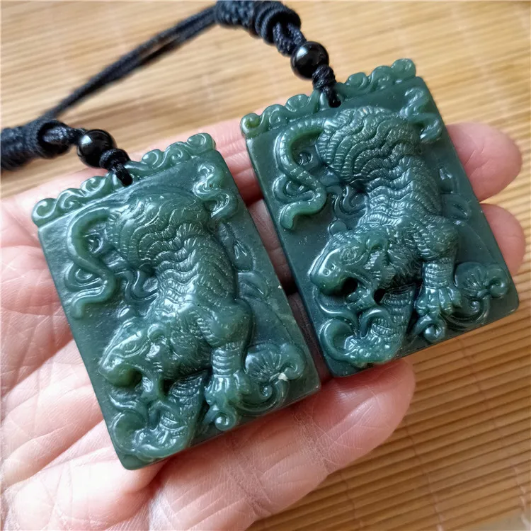 Natural Hetian jade tiger tiger zodiac tiger pendant plaque men women pendant necklace high quality premium pendant jewellery