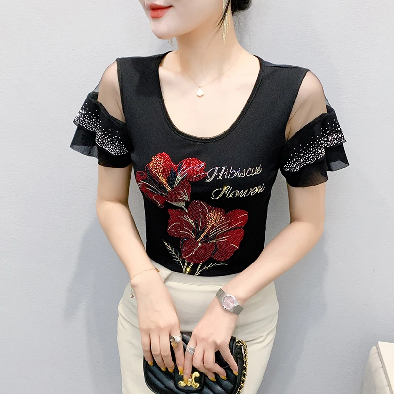 2025, nuevo, verano, europeo, ropa, camiseta, moda, Sexy, cuello redondo, patchwork, brillante, diamantes, flor, mujeres, Tops, manga con volantes, camisetas, 5505