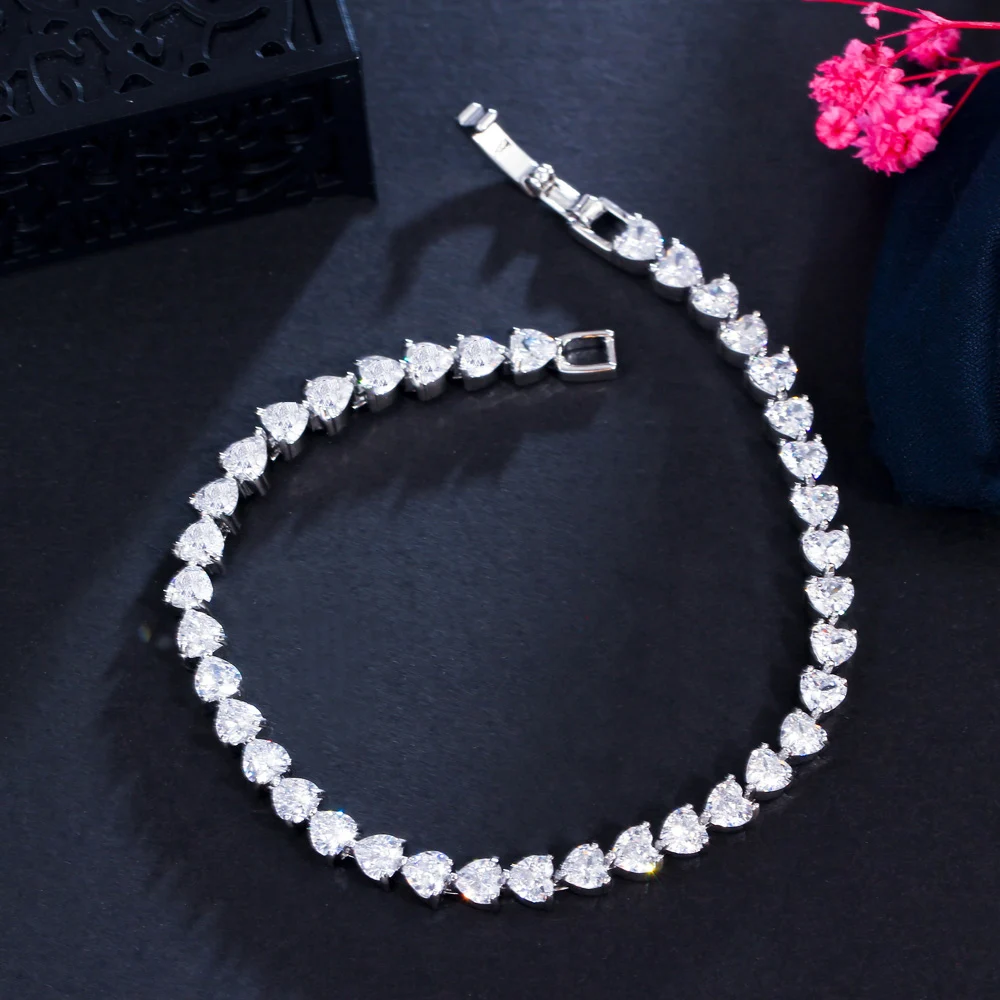 CWWZircons Tiny Heart Shape Cubic Zirconia Classic Link Chain Tennis Bracelet for Women Wedding Bridal Party Accessories CB288